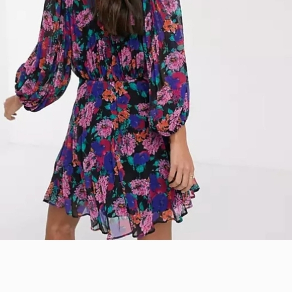 La Maison Talulah Floral V Neck In Size M - Picture 2 of 8